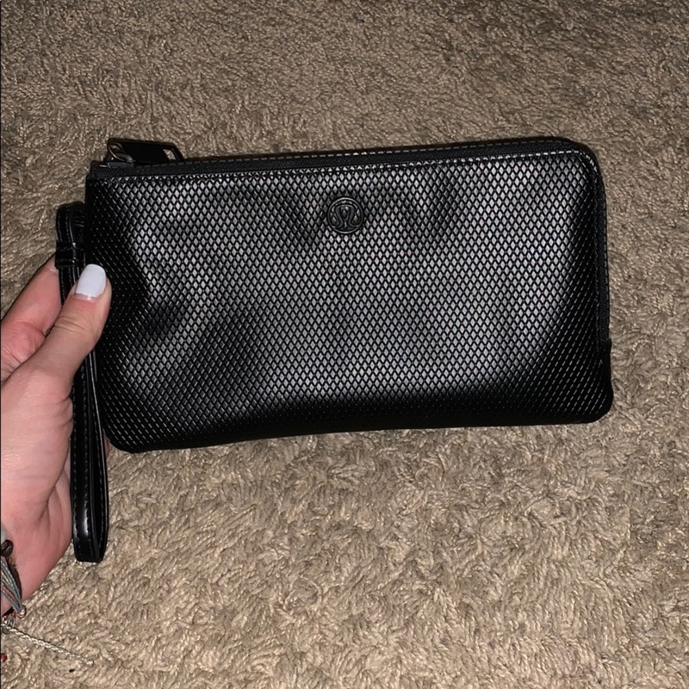 Lululemon black clutch